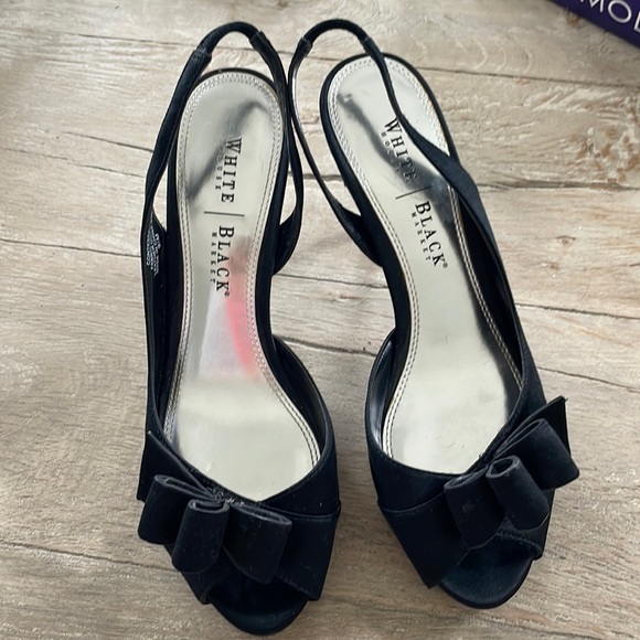 WHBM Classic Formal Black Satin Bow Shoes Sandals Heels sz 9.5 - Picture 1 of 8